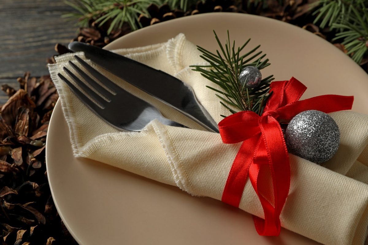How to fold napkins for the Christmas Eve table?