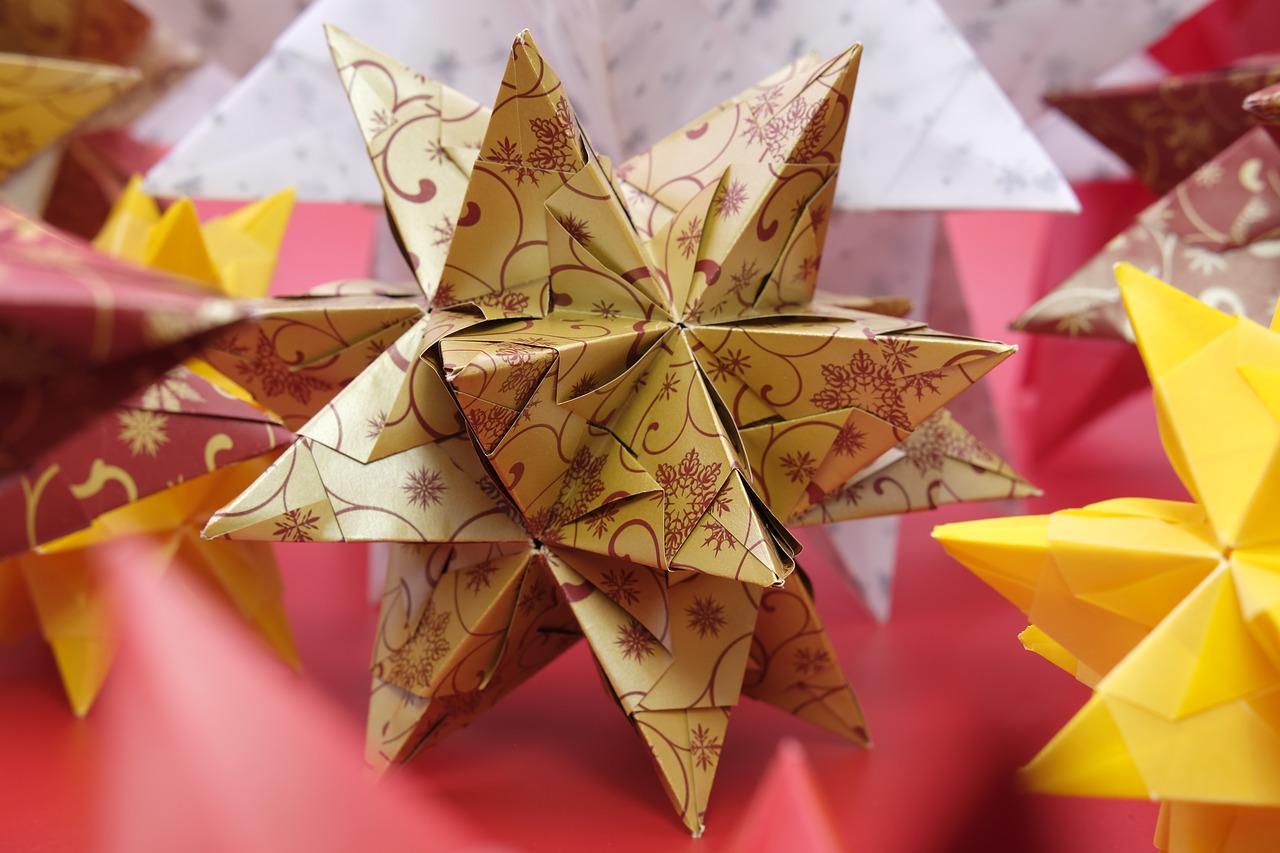DIY Christmas Decorations. Paper stars
