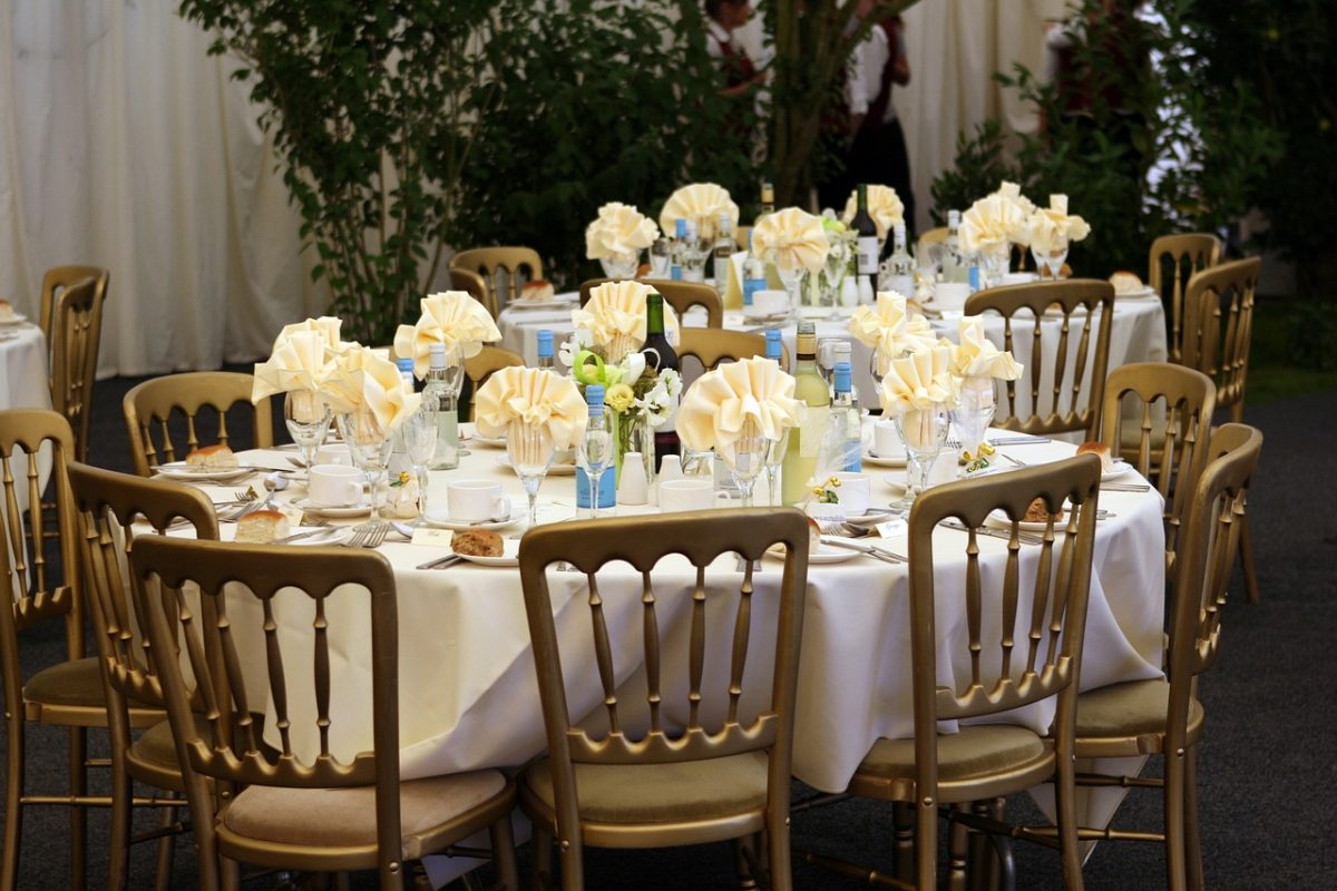 3 ideas for decorating the table for a birthday party