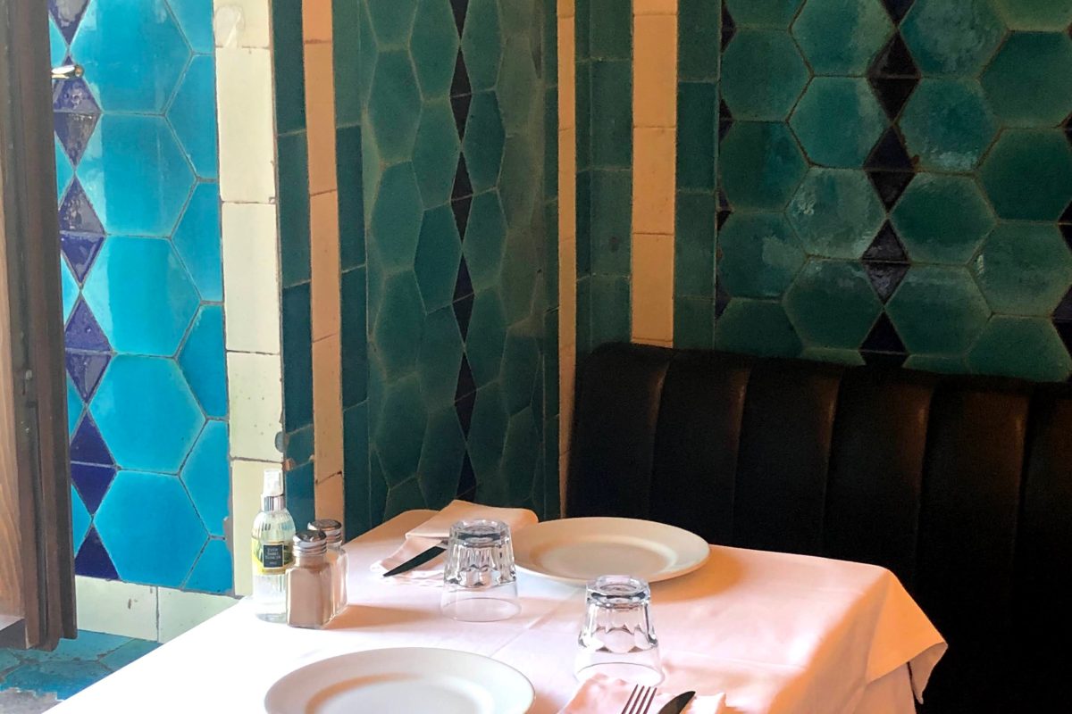 All You Need To Know About Check Presenters For A Perfect Dining Experience